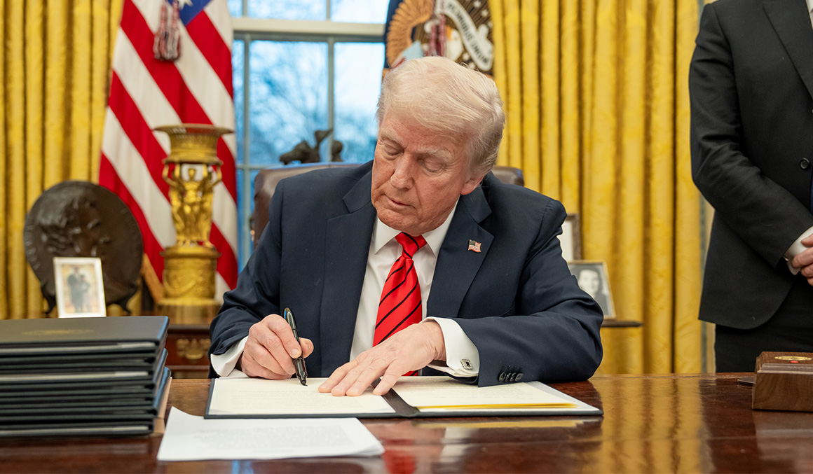 Trump pauses aid to Ukraine, pressing Zelenskyy to cooperate with peace talks