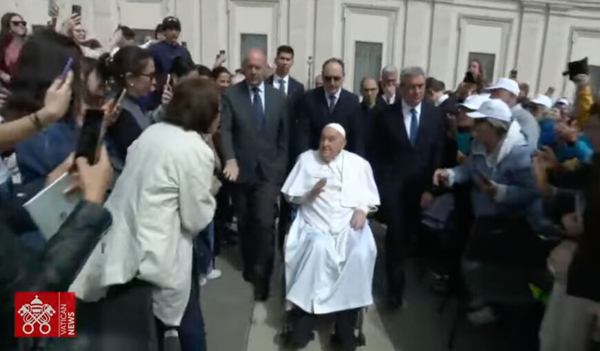 Pope Francis greets pilgrims on Palm Sunday, wishes all a ‘Happy Holy
