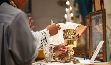 Anglican leader: Protestants must confront Catholic Eucharistic theology fueling conversions