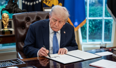 Trump signs order to stop banks from targeting conservatives, religious customers